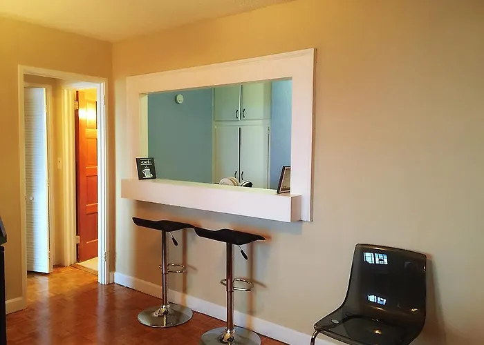 Downtown 1 Bedroom Apartment 18H